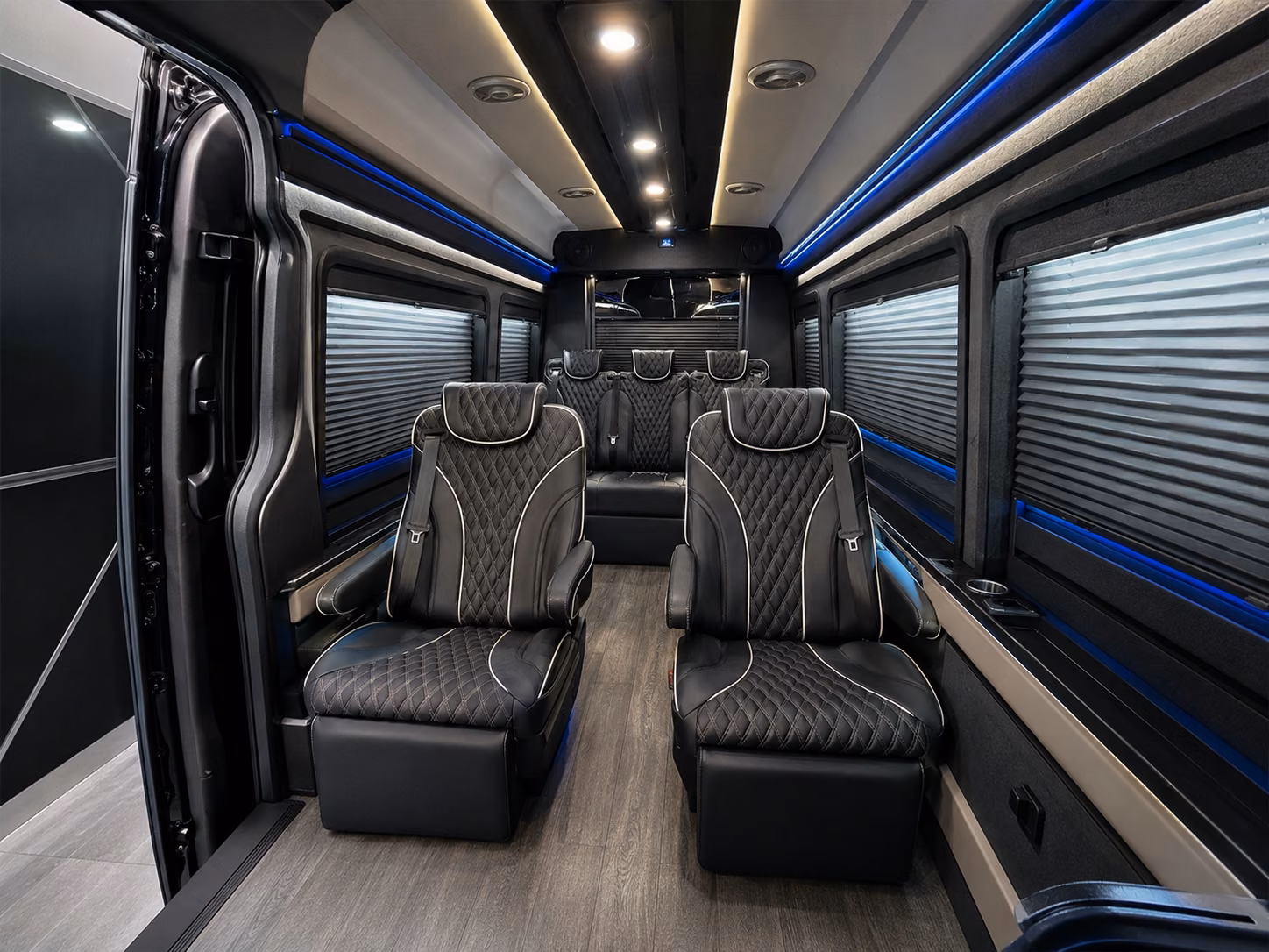 bus rentals for pomona groups flying through hollywood burbank or san bernardino airports