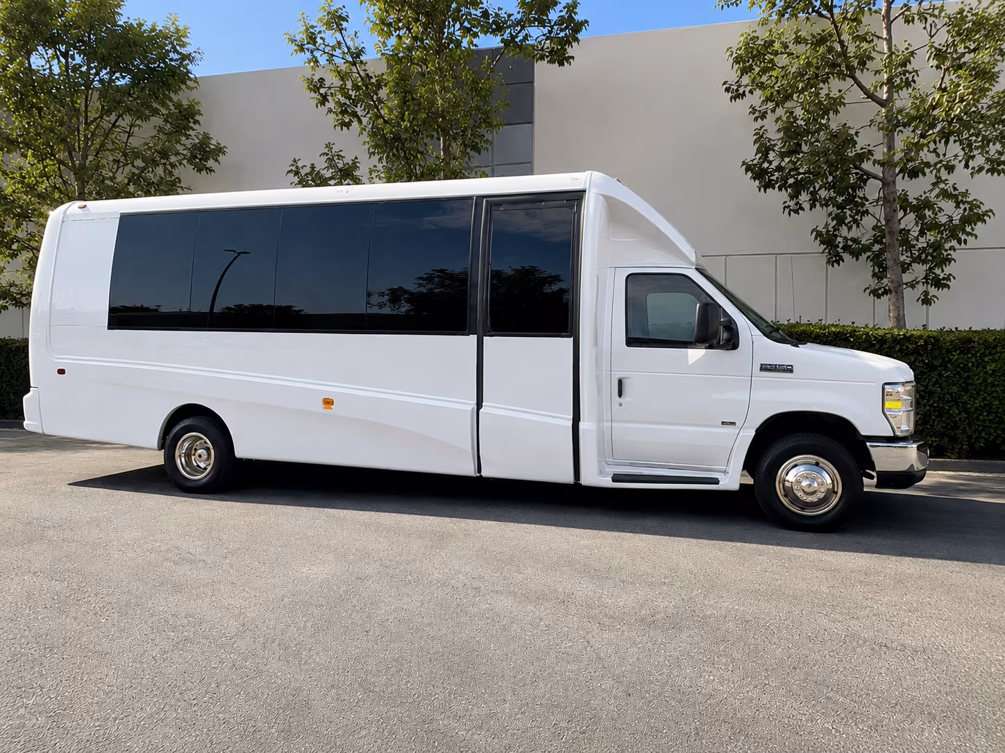 minibus rentals for small group wine tours around the san gabriel valley