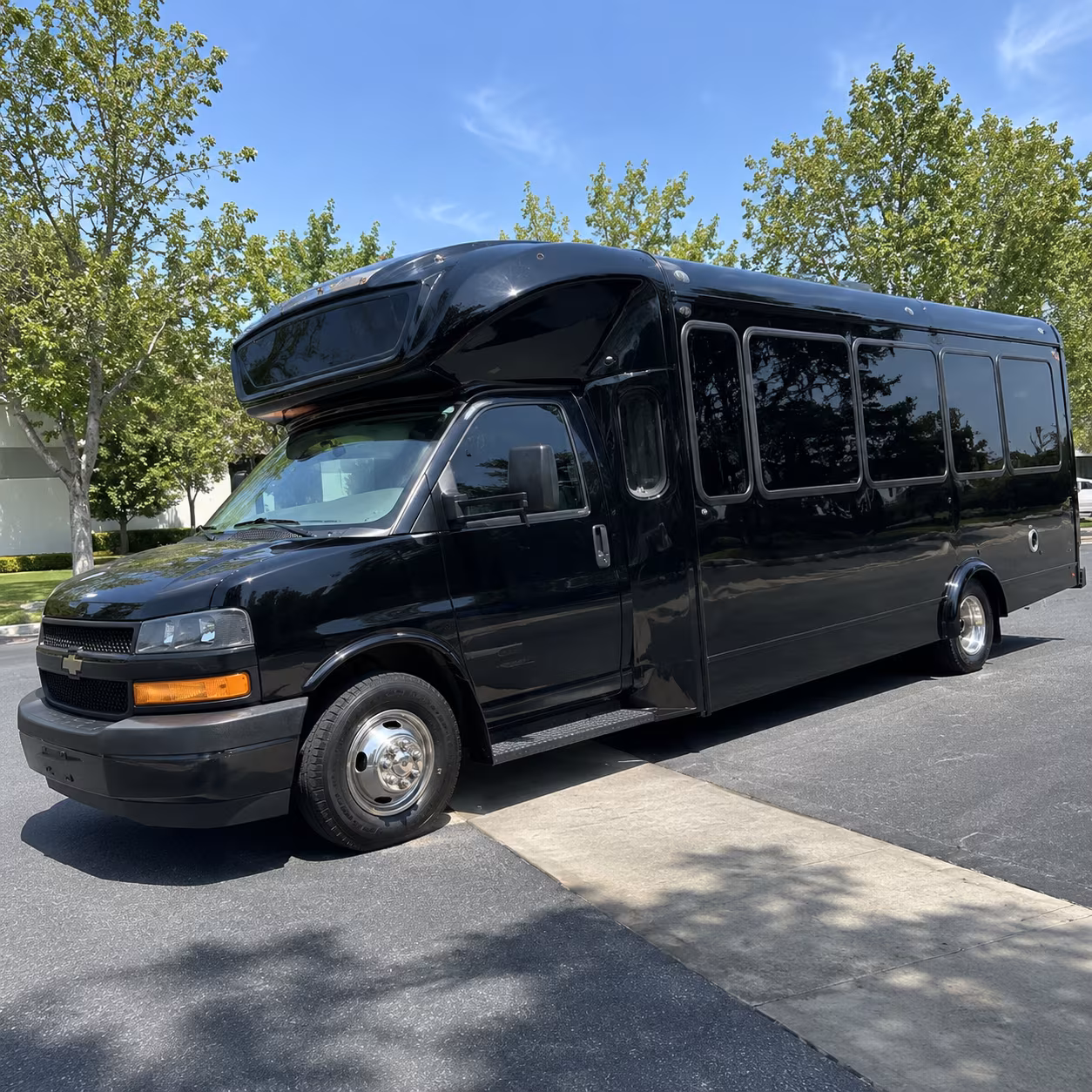 pomona 15 passenger party bus