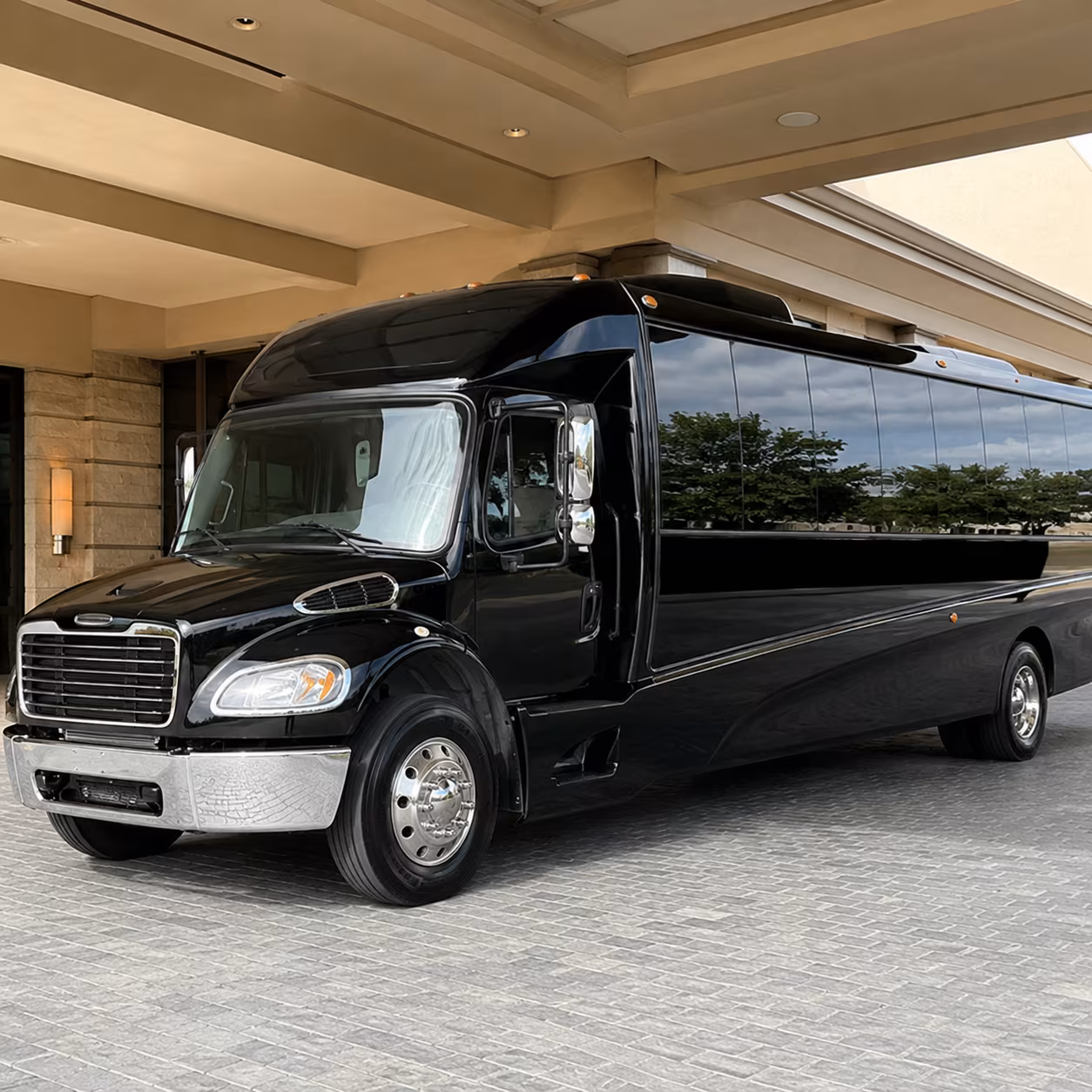 pomona 28 passenger minibus